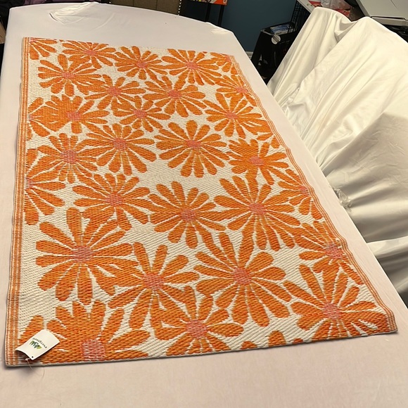 Cape Craftsmen Reversible Weather-Resistant Rug Orange Floral 3'x5' - Picture 2 of 6